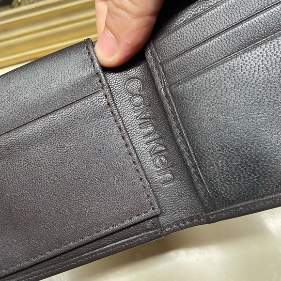 Calvin Klein Leather Wallet. UNISEX - Picture 10 of 11